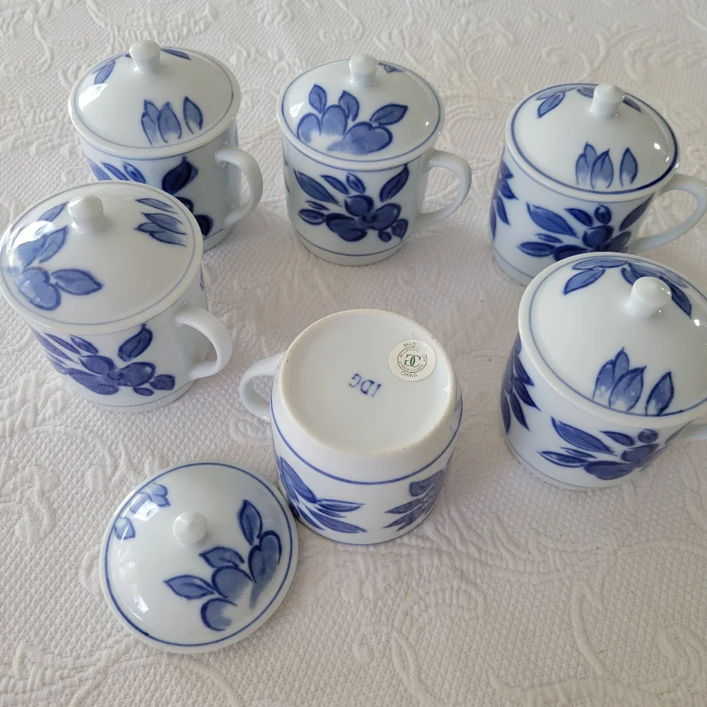 Williams & Sonoma porcelain teacups with lids